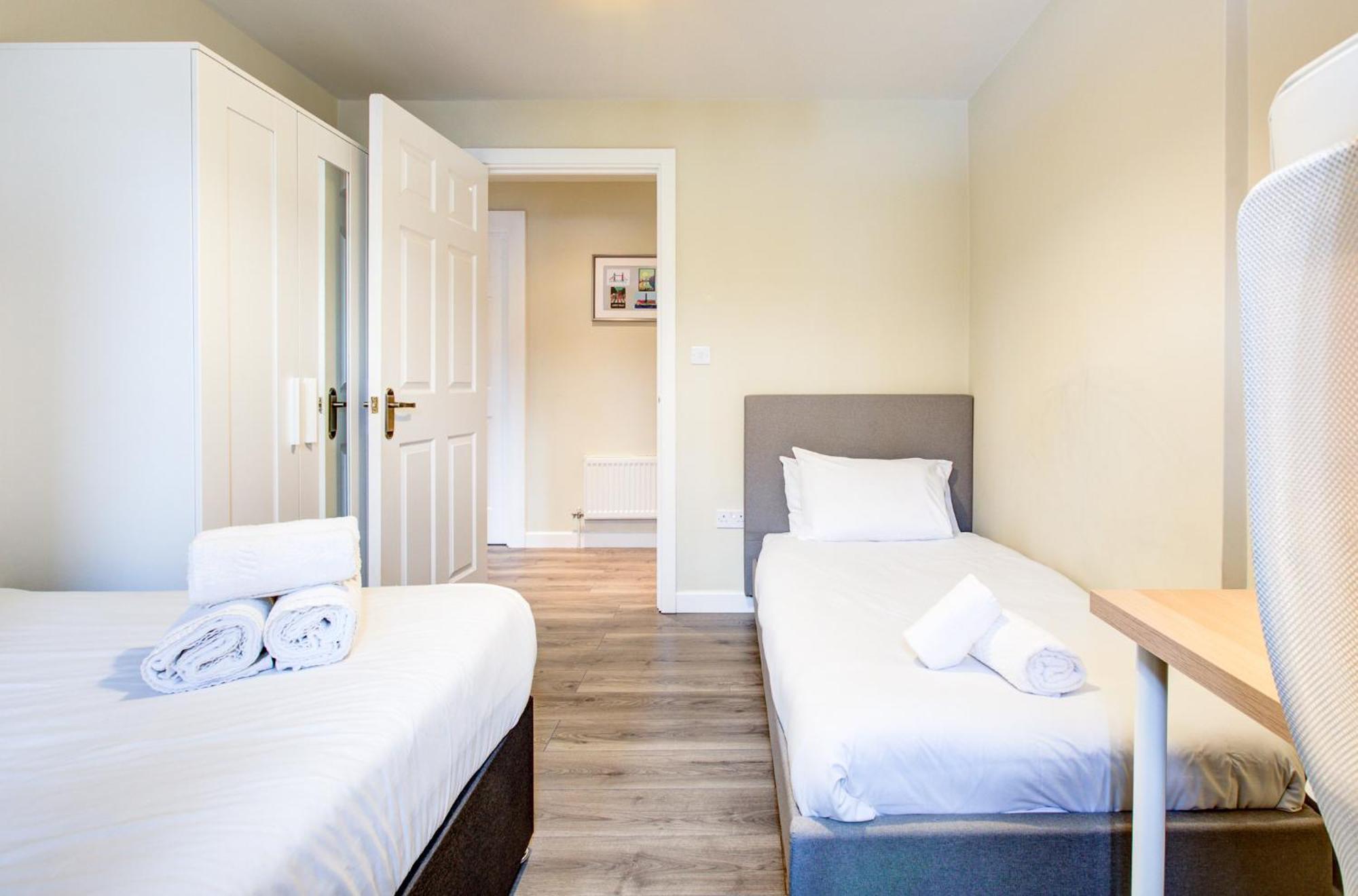 Spacious & Modern 2 Bed Sleeps 5 In Walthamstow Londra Exterior foto