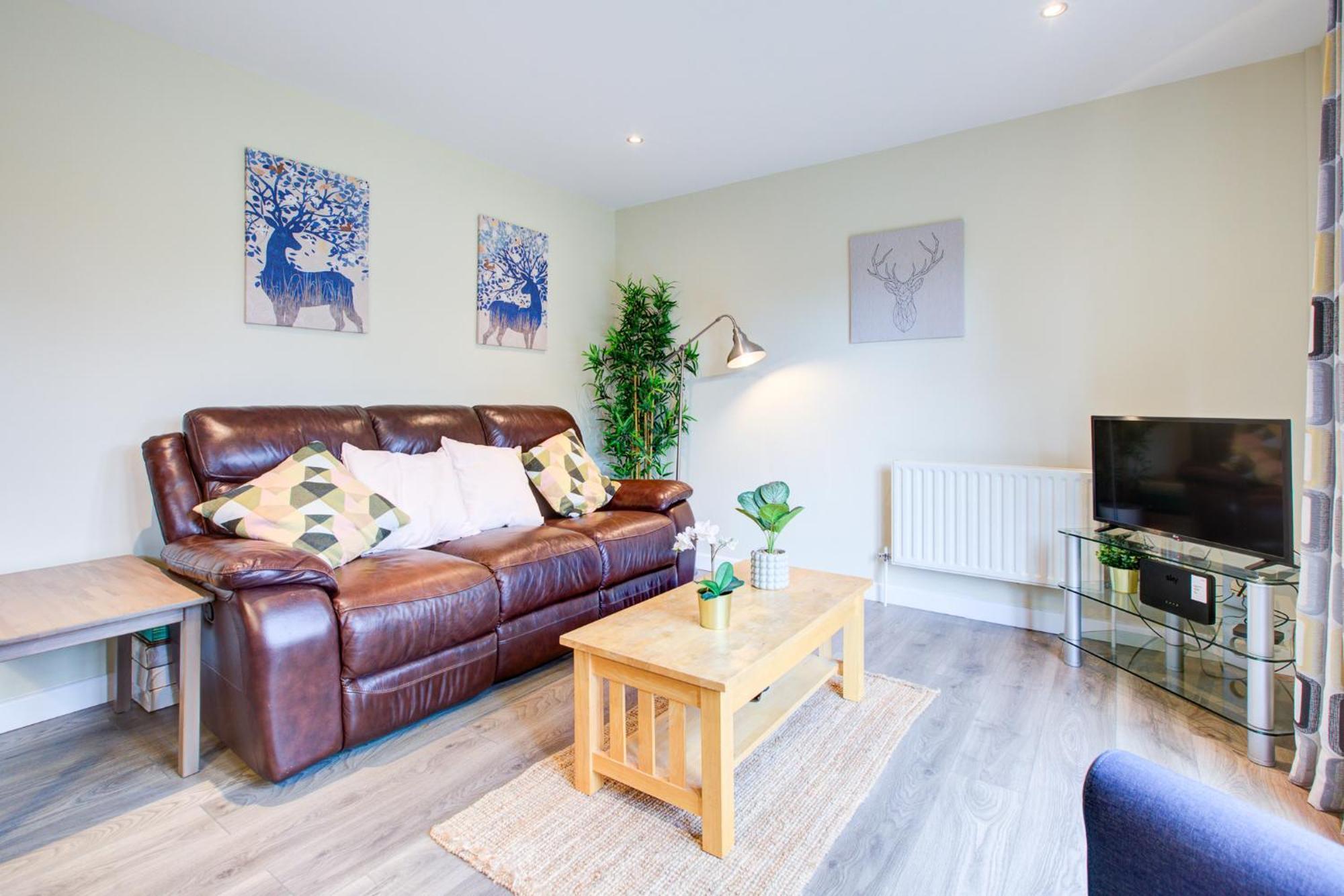 Spacious & Modern 2 Bed Sleeps 5 In Walthamstow Londra Exterior foto