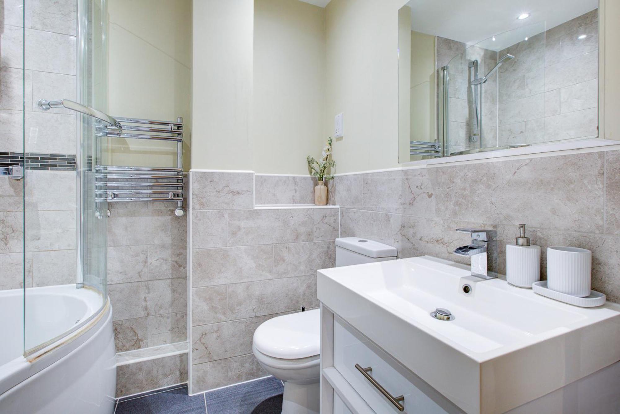 Spacious & Modern 2 Bed Sleeps 5 In Walthamstow Londra Exterior foto