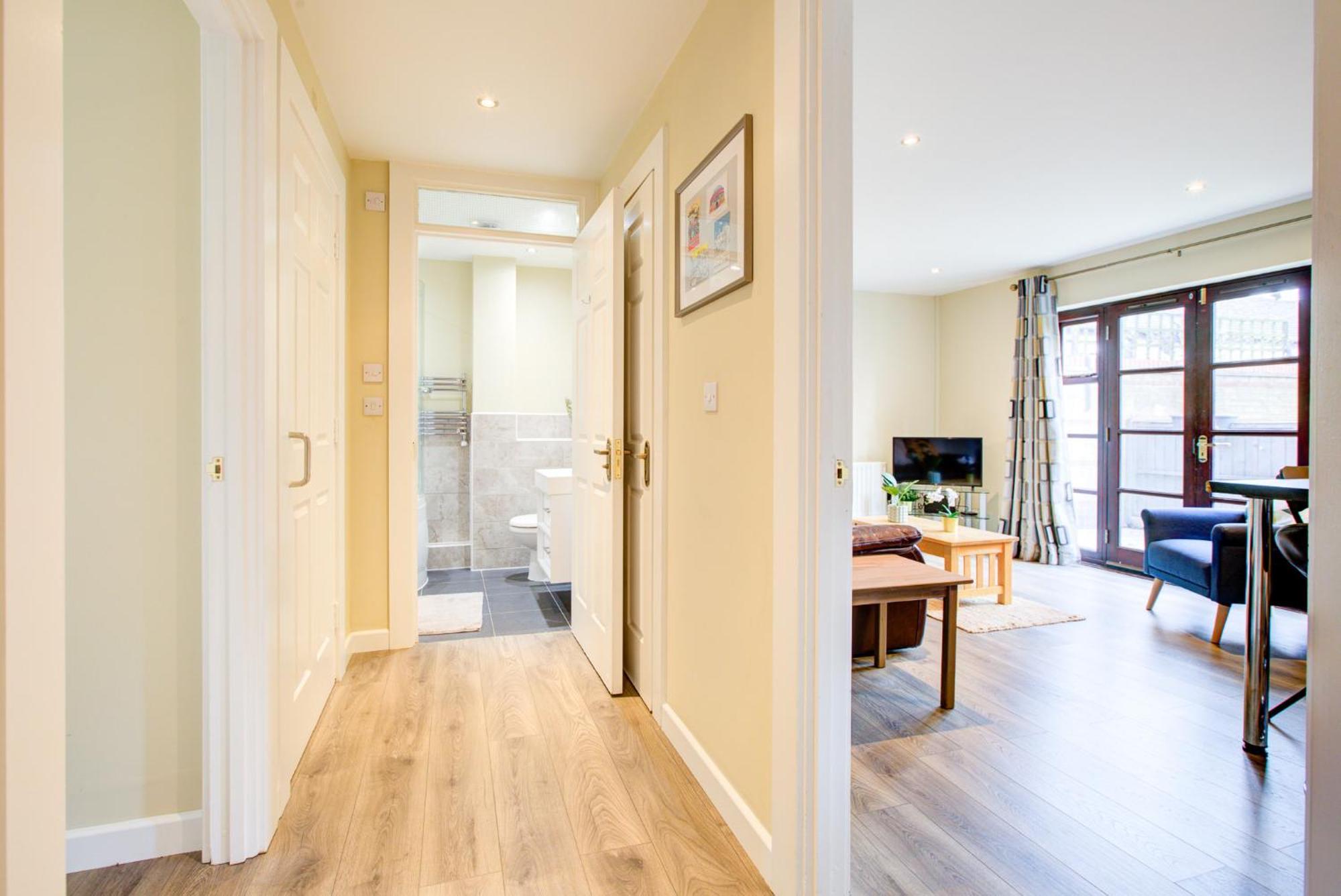 Spacious & Modern 2 Bed Sleeps 5 In Walthamstow Londra Exterior foto